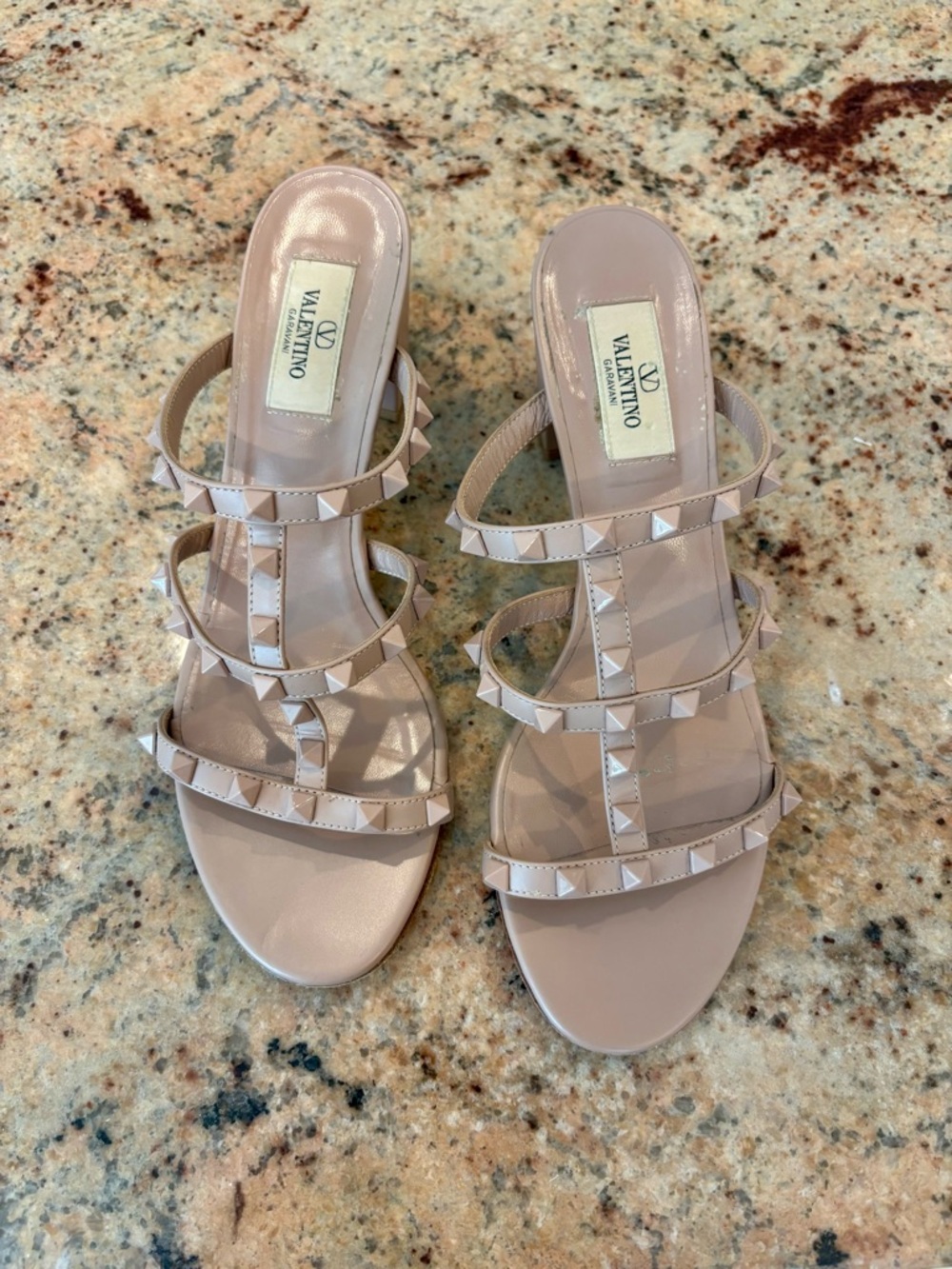 Valentino Garavani  Rockstud Nude Pink Leather Slide Sandals Size 39